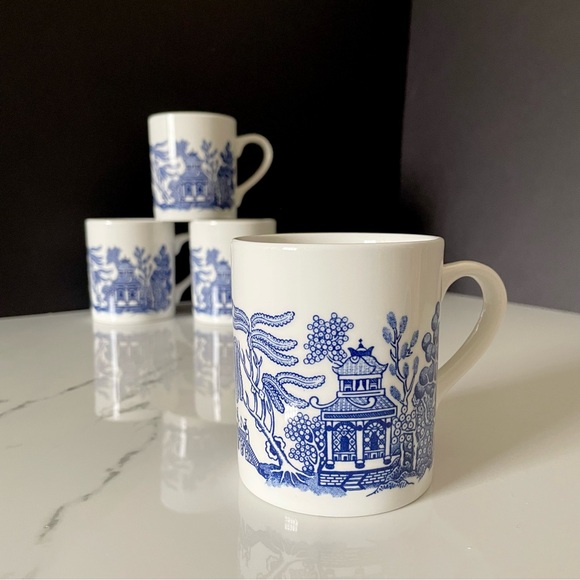 SET of 4 Blue Willow - Made in England - Vintage Mugs - Picture 1 of 7